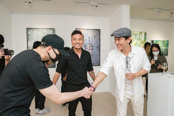 Karik đến chúc mừng Hứa Vĩ Văn Karik đến chúc mừng Hứa Vĩ Văn