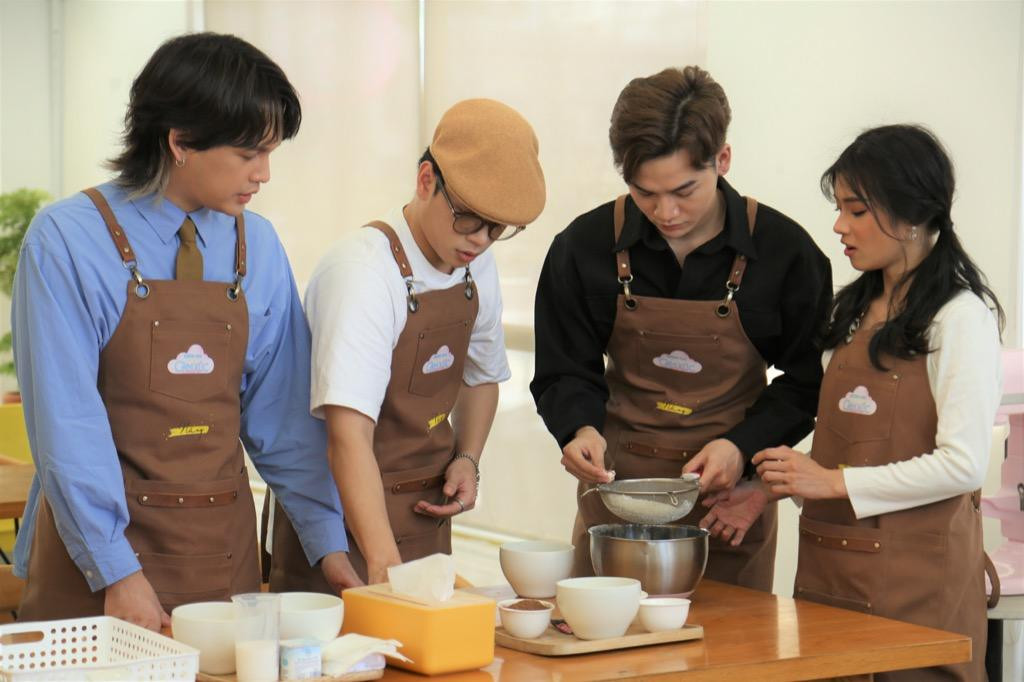 Nguyễn Trần Trung Quân, Jaykii, Ali Hoàng Dương, Hoàng Yến Chibi cùng nhau làm bánh