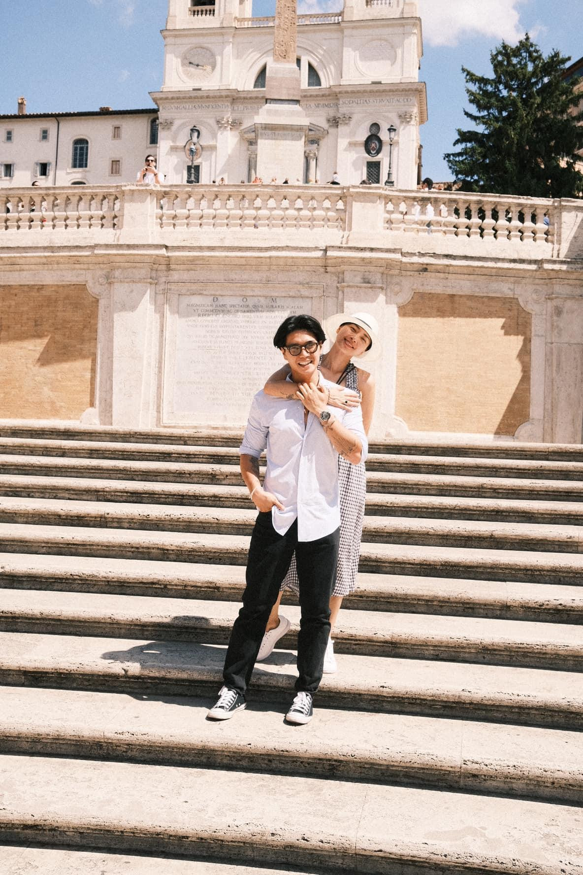 Cặp đôi Ngô Thanh Vân - Huy Trần tại Piazza di Spagna.