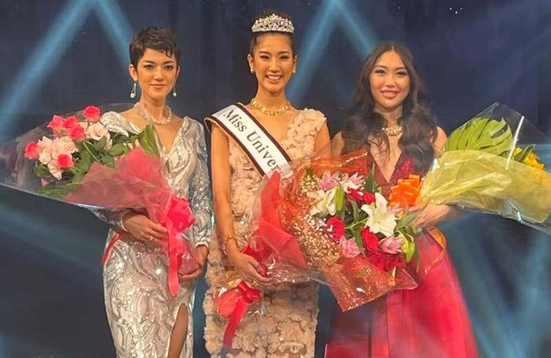 Từ trái qua: Á hậu 2 Megumi Wilson, Hoa hậu Marybelen Sakamoto, Á hậu 1 Saria Oikawa