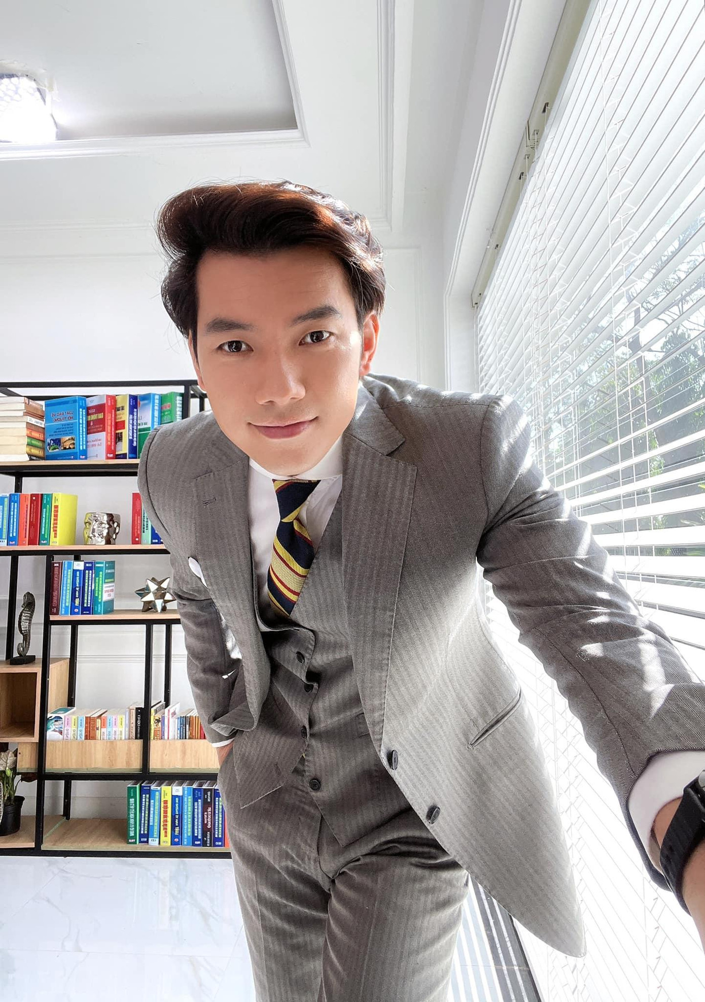 Nhan Phúc Vinh theo đuổi phong cách nam tính, lịch lãm