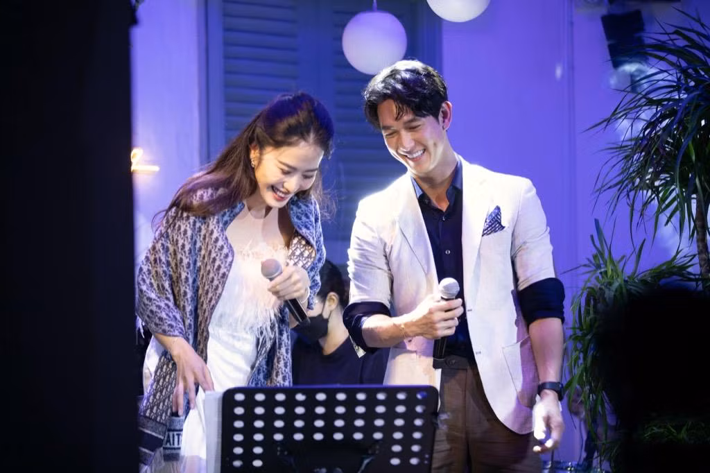 Nam Em - Song Luân xuất hiện đẹp đôi bên cạnh nhau.
