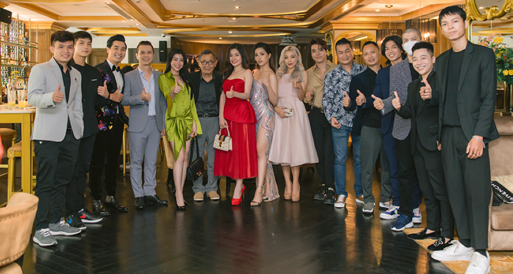 Các ca sĩ, nhạc sĩ và producer tại buổi giới thiệu chương trình Các ca sĩ, nhạc sĩ và producer tại buổi giới thiệu chương trình