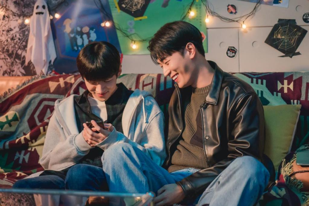 Park Seo Ham có ngoại hình sáng, nụ cười sáng dễ dàng "đốn tim" fan nữ