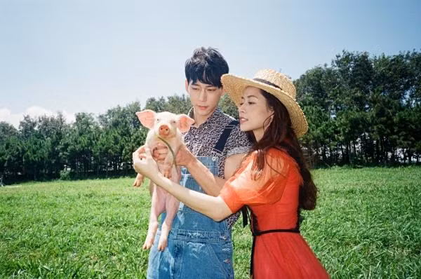 Jin Ju Hyung từng hợp tác nhiều lần với Chi Pu