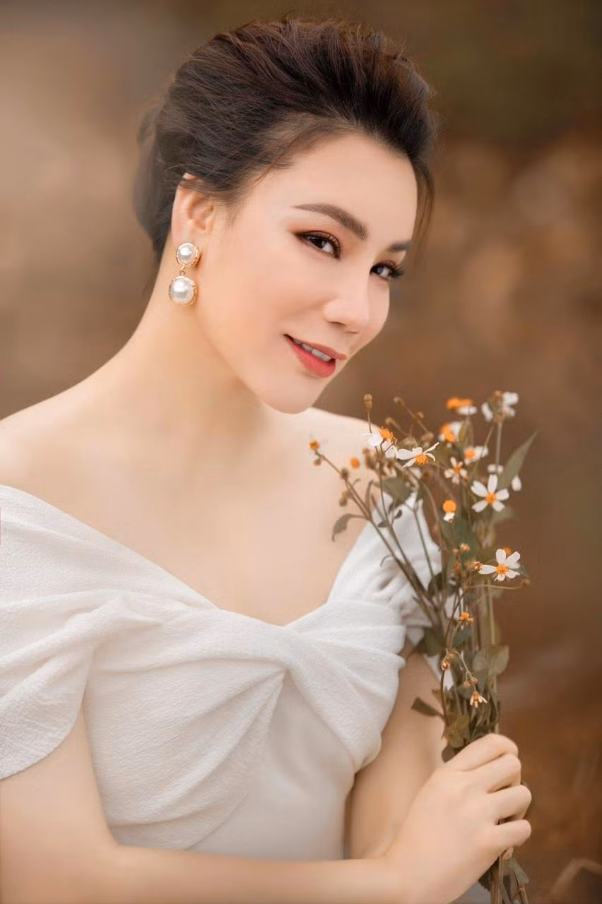 Nữ ca sĩ vẫn giữ được sự tươi tắn, đầy sức sống ở tuổi 42.