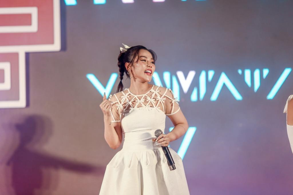 Trương Thảo Nhi gửi đến khán giả các bản hit bắt tai Trương Thảo Nhi gửi đến khán giả các bản hit bắt tai