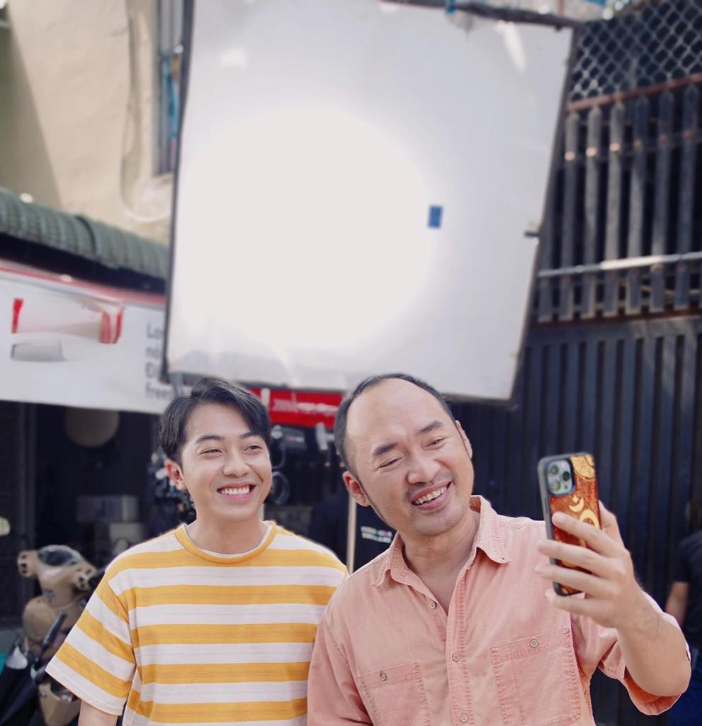 Cris Phan bên cạnh Tiến Luật Cris Phan bên cạnh Tiến Luật