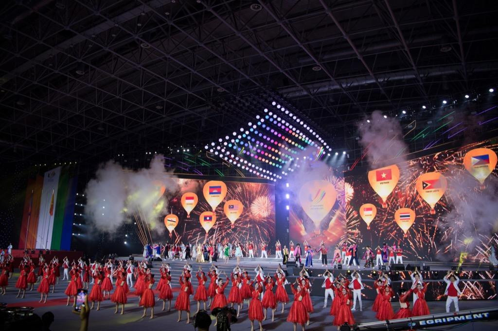 Toàn cảnh sân khấu lễ bế mạc SEA Games 31. Toàn cảnh sân khấu lễ bế mạc SEA Games 31.