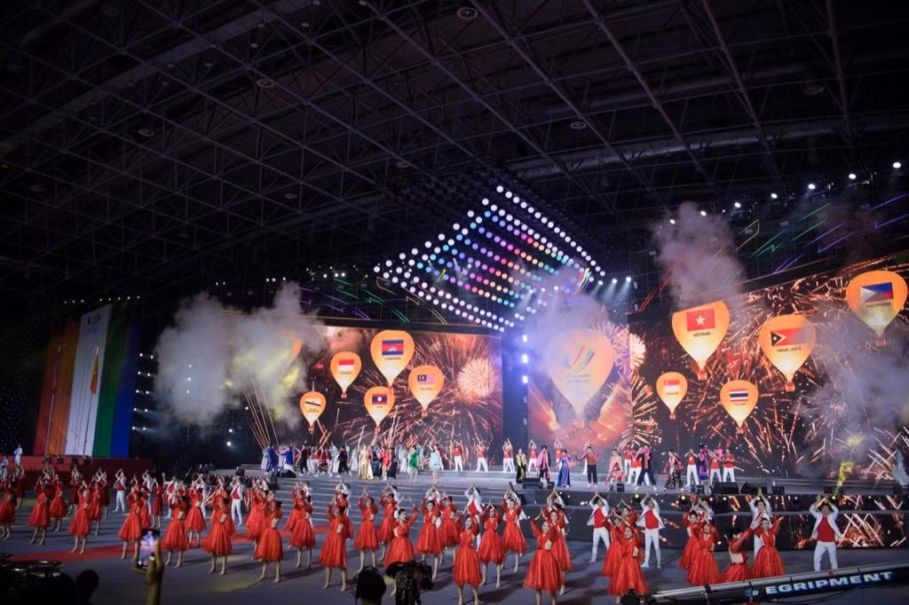 Toàn cảnh sân khấu lễ bế mạc SEA Games 31. Toàn cảnh sân khấu lễ bế mạc SEA Games 31.