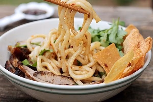 Cao lầu - một trong những món ăn đặc sản được yêu thích tại Hội An