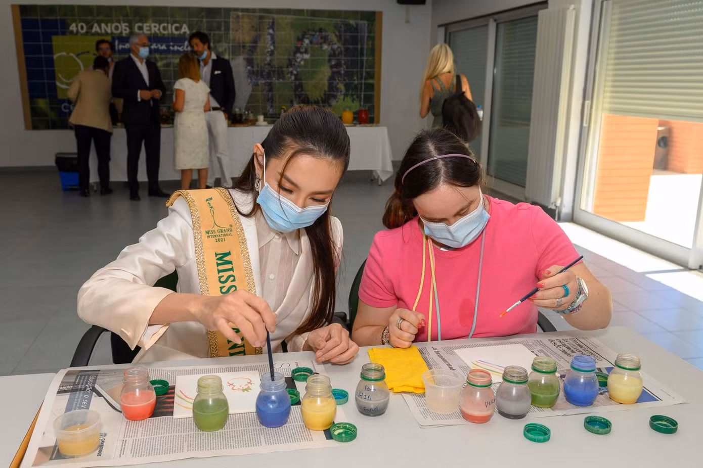 Thùy Tiên đến thăm trung tâm nuôi dạy trẻ em khiếm khuyết Cercia ở Bồ Đào Nha