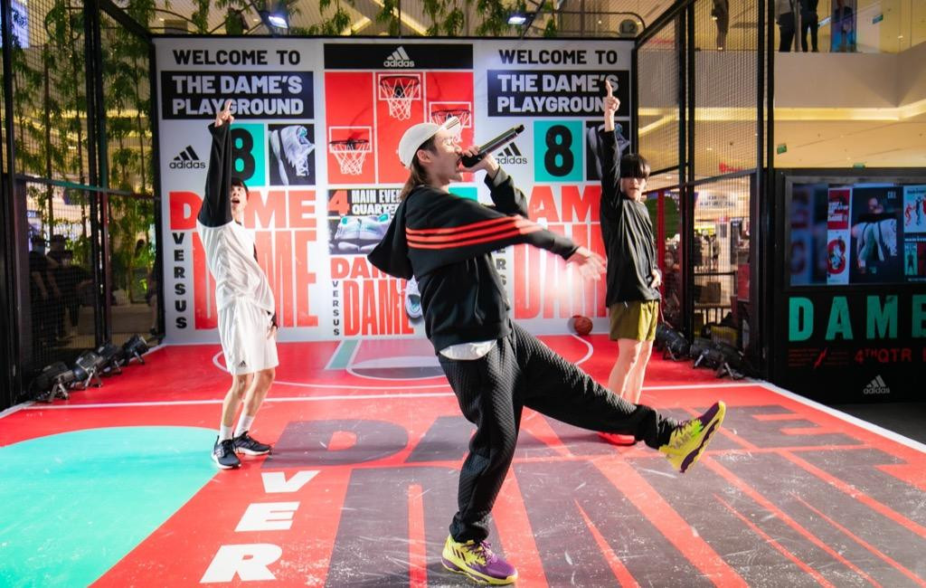 Rapper Hành Or khuấy động không khí bóng rổ bằng những bài Rap sôi động Rapper Hành Or khuấy động không khí bóng rổ bằng những bài Rap sôi động