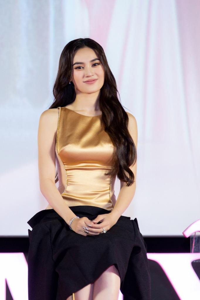 Sau thời gian dài "lăn xả" trong các gameshow truyền hình, khán giả sẽ sớm gặp lại Ninh Dương Lan Ngọc trên màn ảnh. Sau thời gian dài "lăn xả" trong các gameshow truyền hình, khán giả sẽ sớm gặp lại Ninh Dương Lan Ngọc trên màn ảnh.