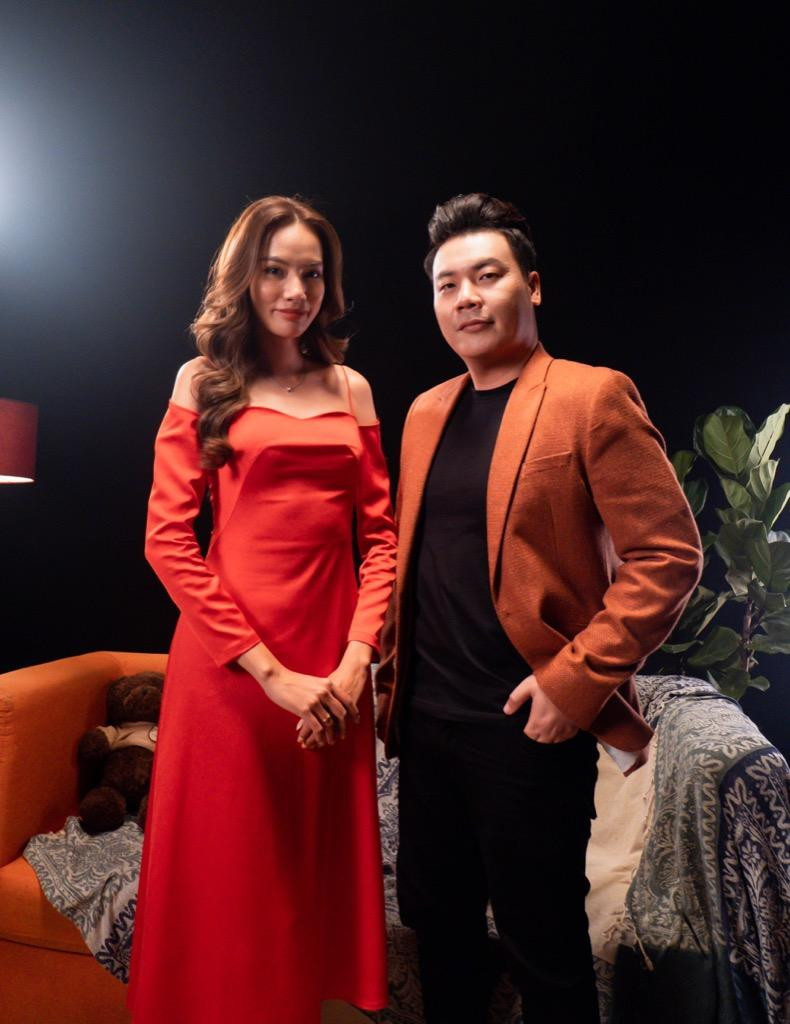 Hamlet Trương bên cạnh người đẹp Hoàng Phương