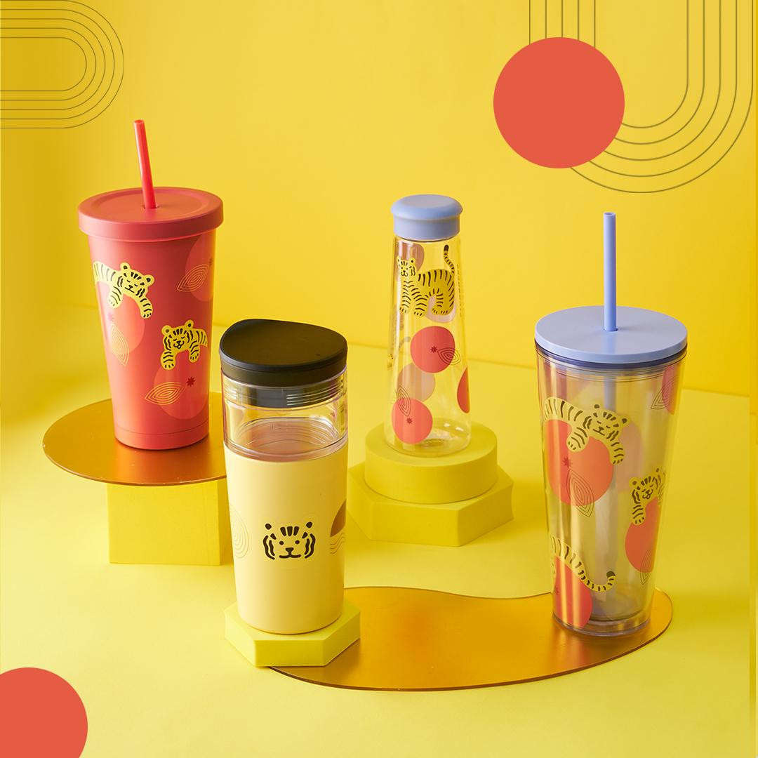 Với ý nghĩa của 12 con giáp, mỗi dịp Tết đến Xuân về, giới trẻ vẫn háo hức sưu tầm những vật phẩm mang tính biểu tượng của năm để bổ sung vào bộ sưu tập cá nhân. Với ý nghĩa của 12 con giáp, mỗi dịp Tết đến Xuân về, giới trẻ vẫn háo hức sưu tầm những vật phẩm mang tính biểu tượng của năm để bổ sung vào bộ sưu tập cá nhân.