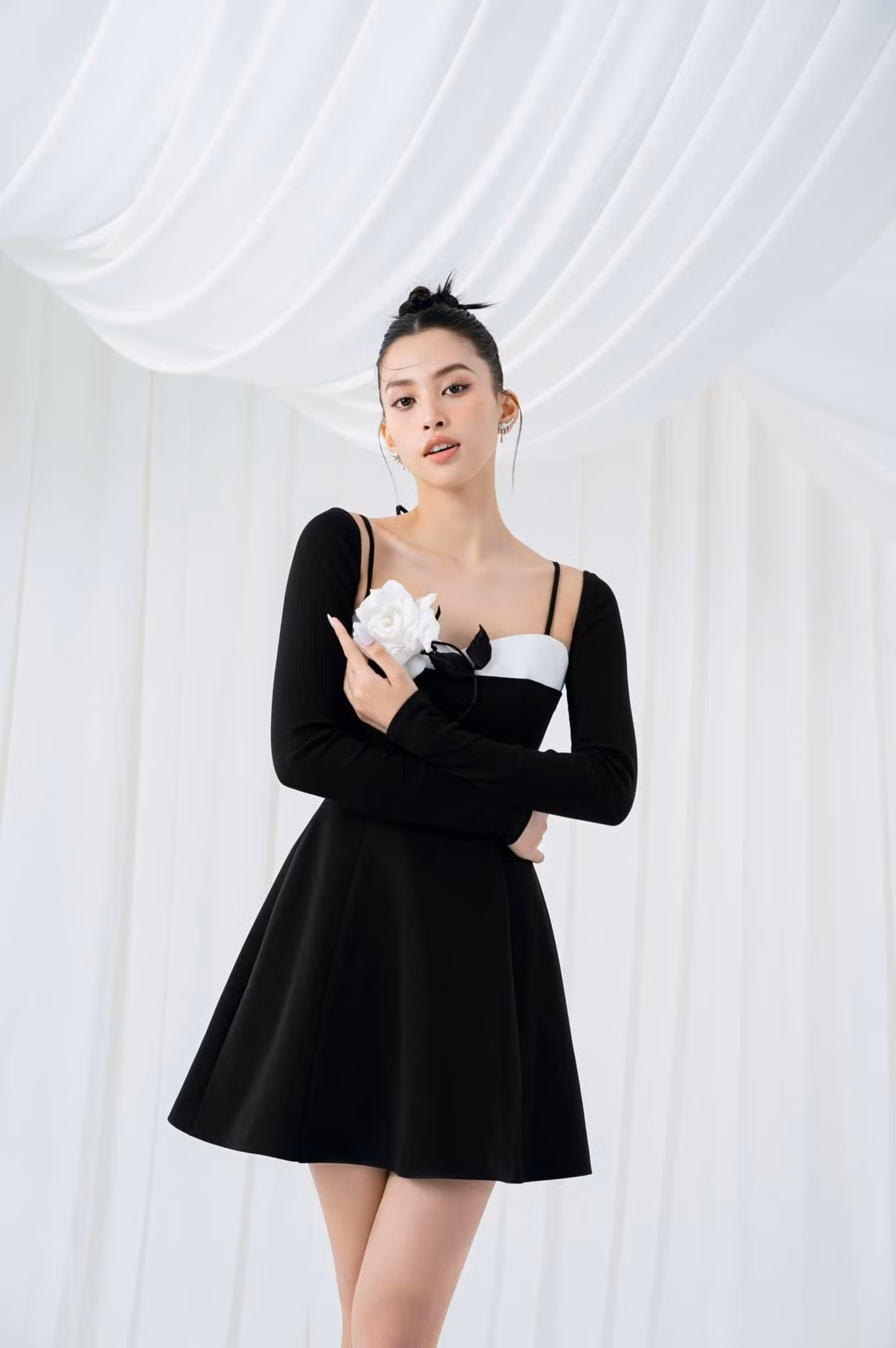Tiểu Vy là một trong những "best face" được khán giả yêu mến nhất làng hậu Việt. Tiểu Vy là một trong những "best face" được khán giả yêu mến nhất làng hậu Việt.