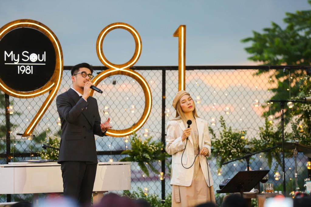 Mỹ Tâm song ca cùng Vũ. Mỹ Tâm song ca cùng Vũ.