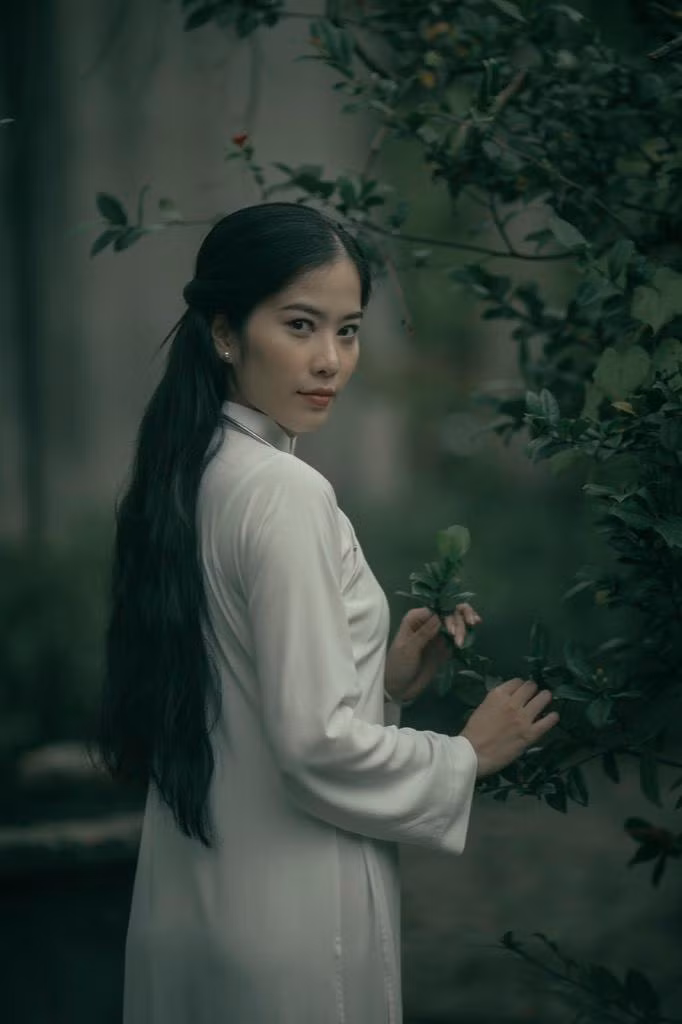 Tạo hình của Bạch Công Khanh và Nam Em trong phim