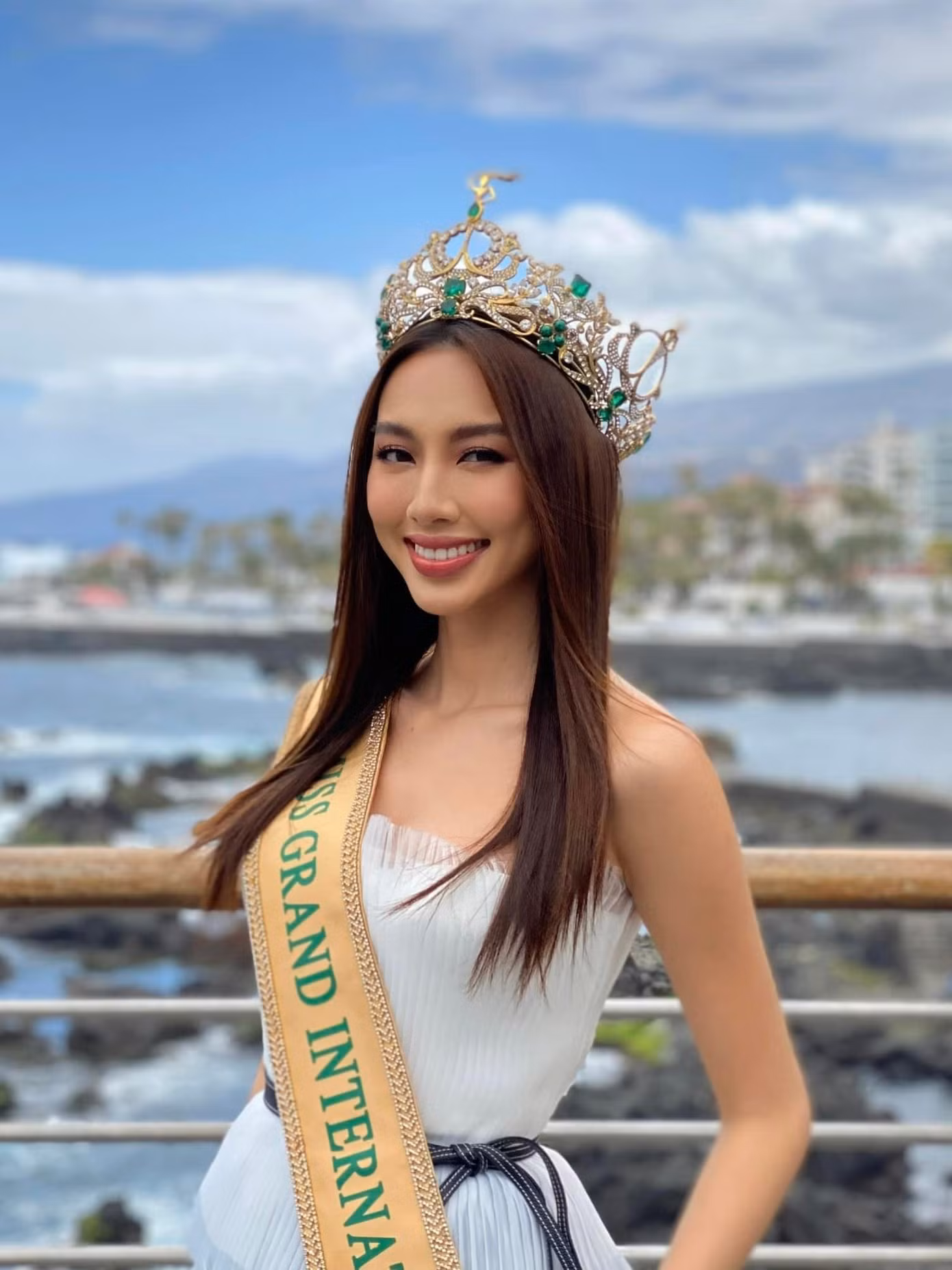 Thùy Tiên sở hữu nụ cười sáng cùng tính cách duyên dáng, hoạt ngôn. Thùy Tiên sở hữu nụ cười sáng cùng tính cách duyên dáng, hoạt ngôn.