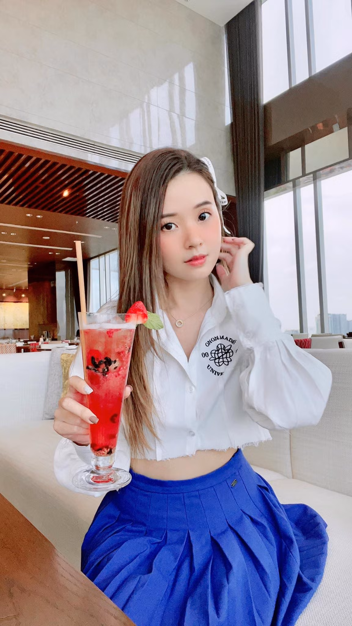 Ở tuổi 32, nữ diễn viên vẫn giữ được vẻ trẻ trung, rạng rỡ