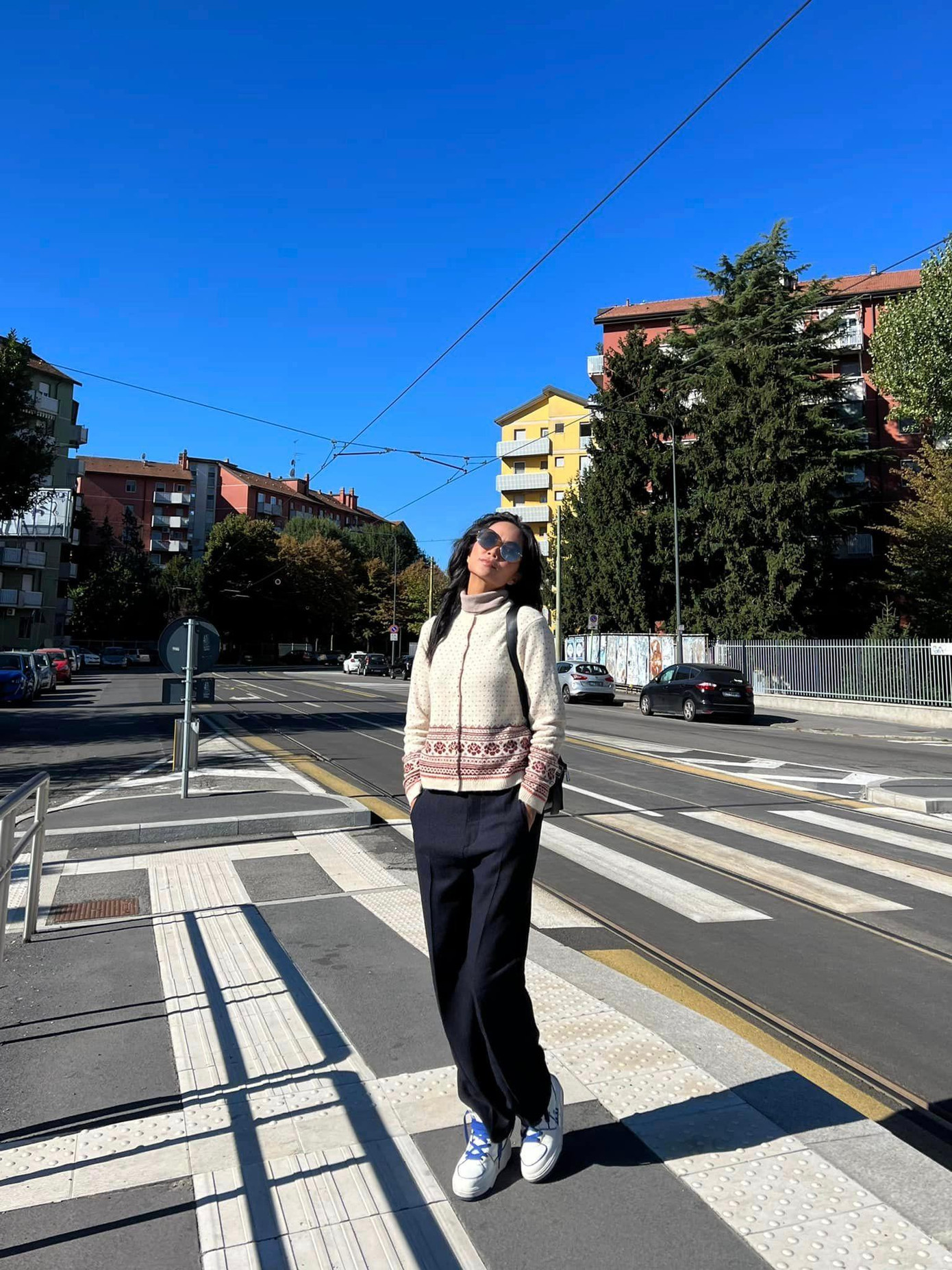 H'Hen Niê ghi điểm với cách ăn mặc đơn giản, năng động.