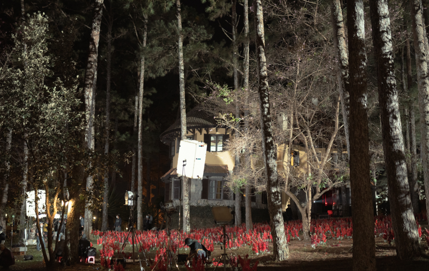 Trại Hoa Đỏ có kinh phí sản xuất lên đến "triệu đô" cho 8 tập phim