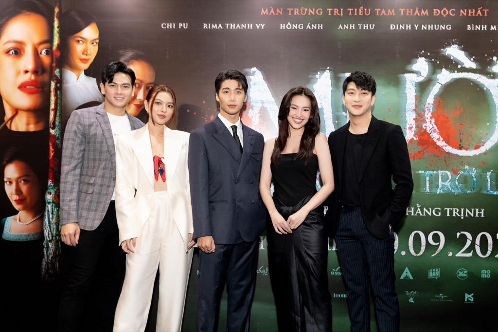 Lê Xuân Tiền, Ninh Dương Lan Ngọc, Tú Hảo, B Trần đến chúc mừng Tôn Kinh Lâm.