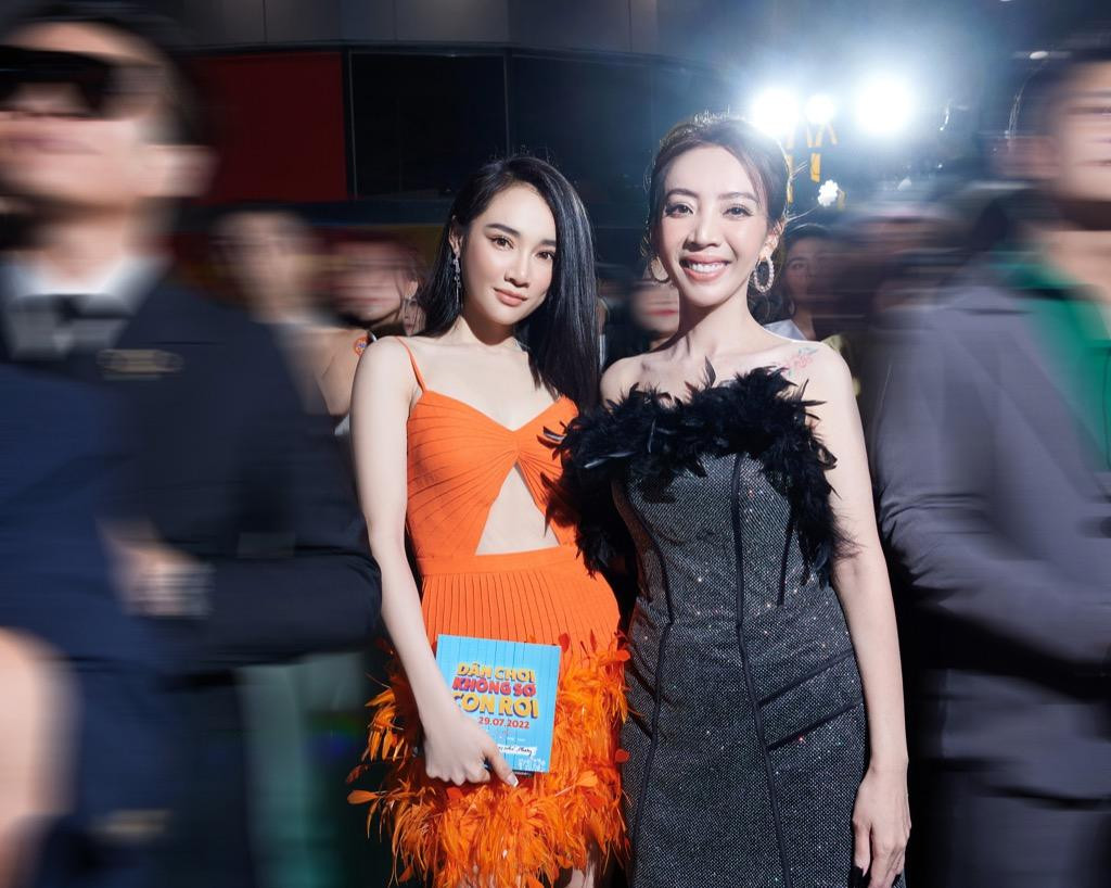 Nhã Phương nổi bật bên cạnh NSX Thu Trang