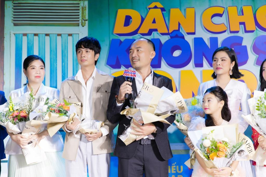 Dàn diễn viên Lê Khánh, Huỳnh Phương, Tiến Luật, Vân Trang và diễn viên nhí Bảo Thi