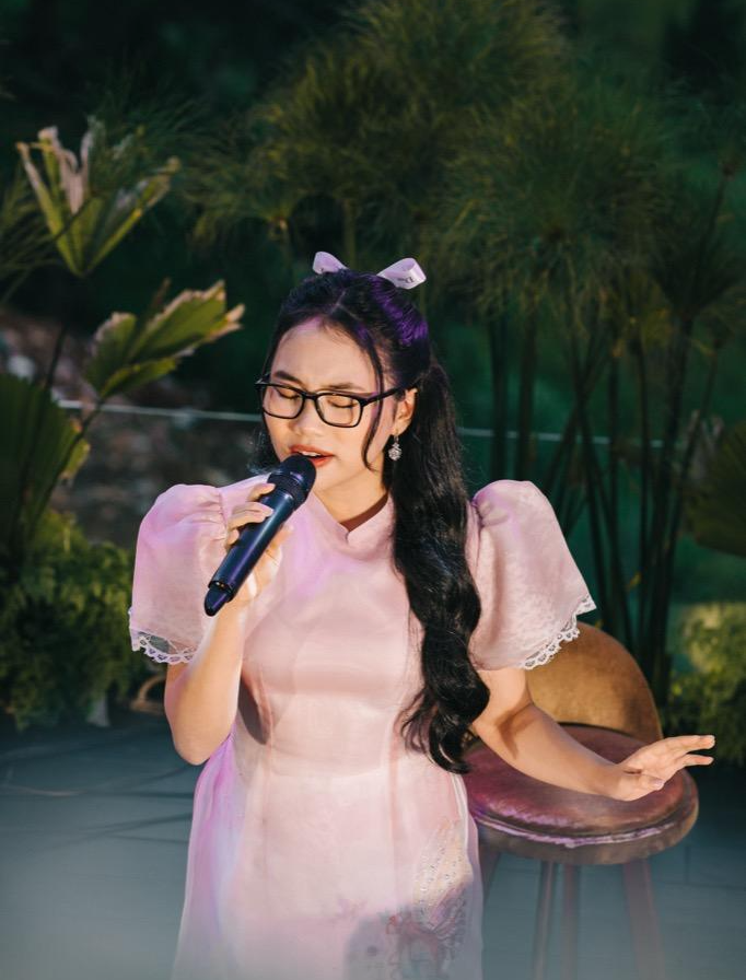 Phương Mỹ Chi thăng hoa trong show diễn tại Đà Lạt Phương Mỹ Chi thăng hoa trong show diễn tại Đà Lạt