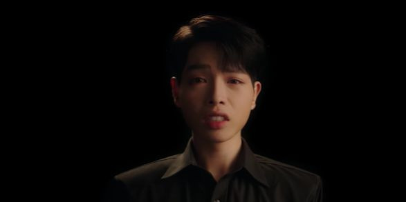 Quá Khứ Đôi Hiện Tại Đơn hứa hẹn là bản tình ca "nhiều nước mắt" đến từ Đức Phúc. Quá Khứ Đôi Hiện Tại Đơn hứa hẹn là bản tình ca "nhiều nước mắt" đến từ Đức Phúc.