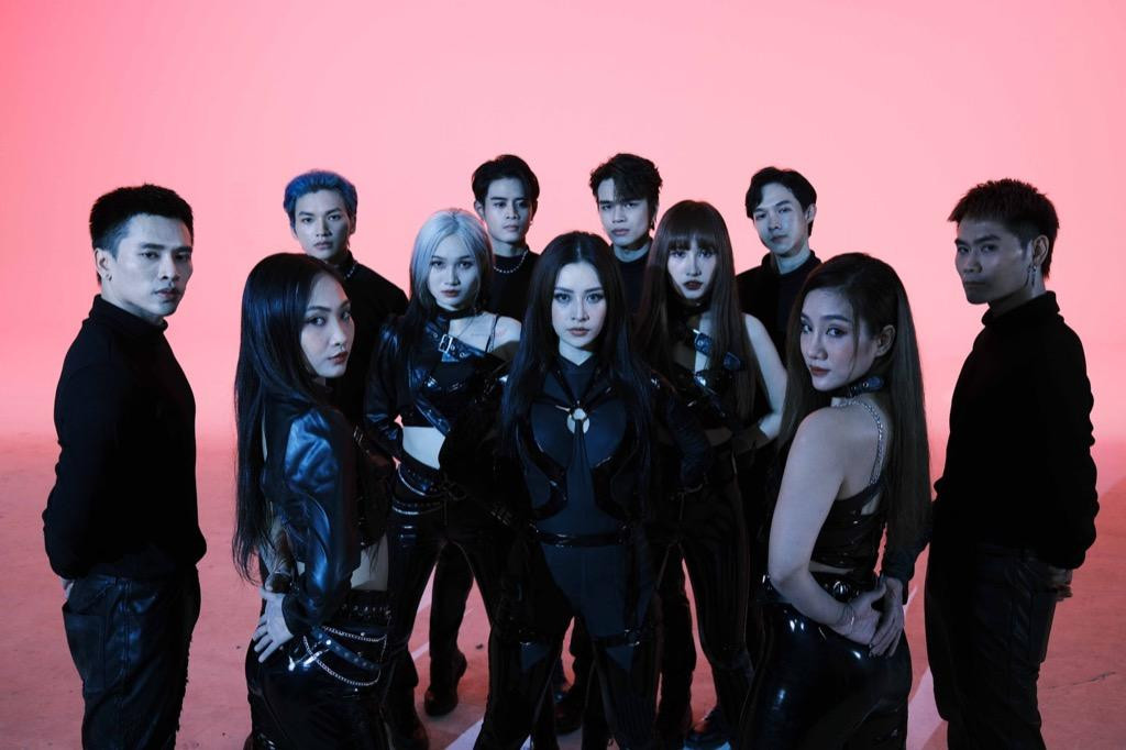 Chi Pu và vũ đoàn Bước Nhảy Chi Pu và vũ đoàn Bước Nhảy