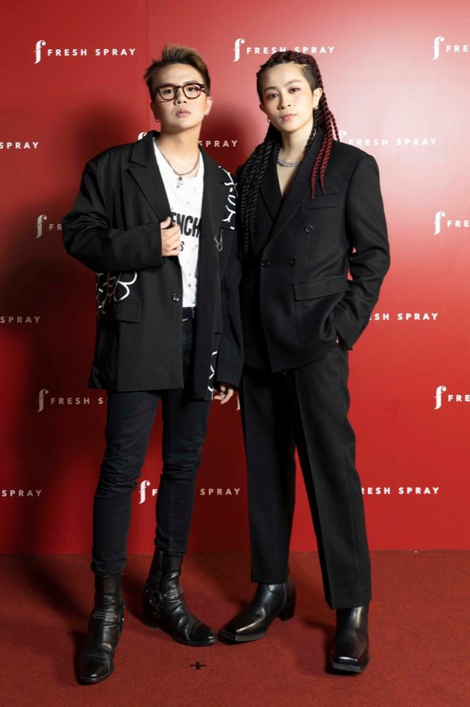 Diễn viên Duy Khánh đến chúc mừng người bạn thân thiết