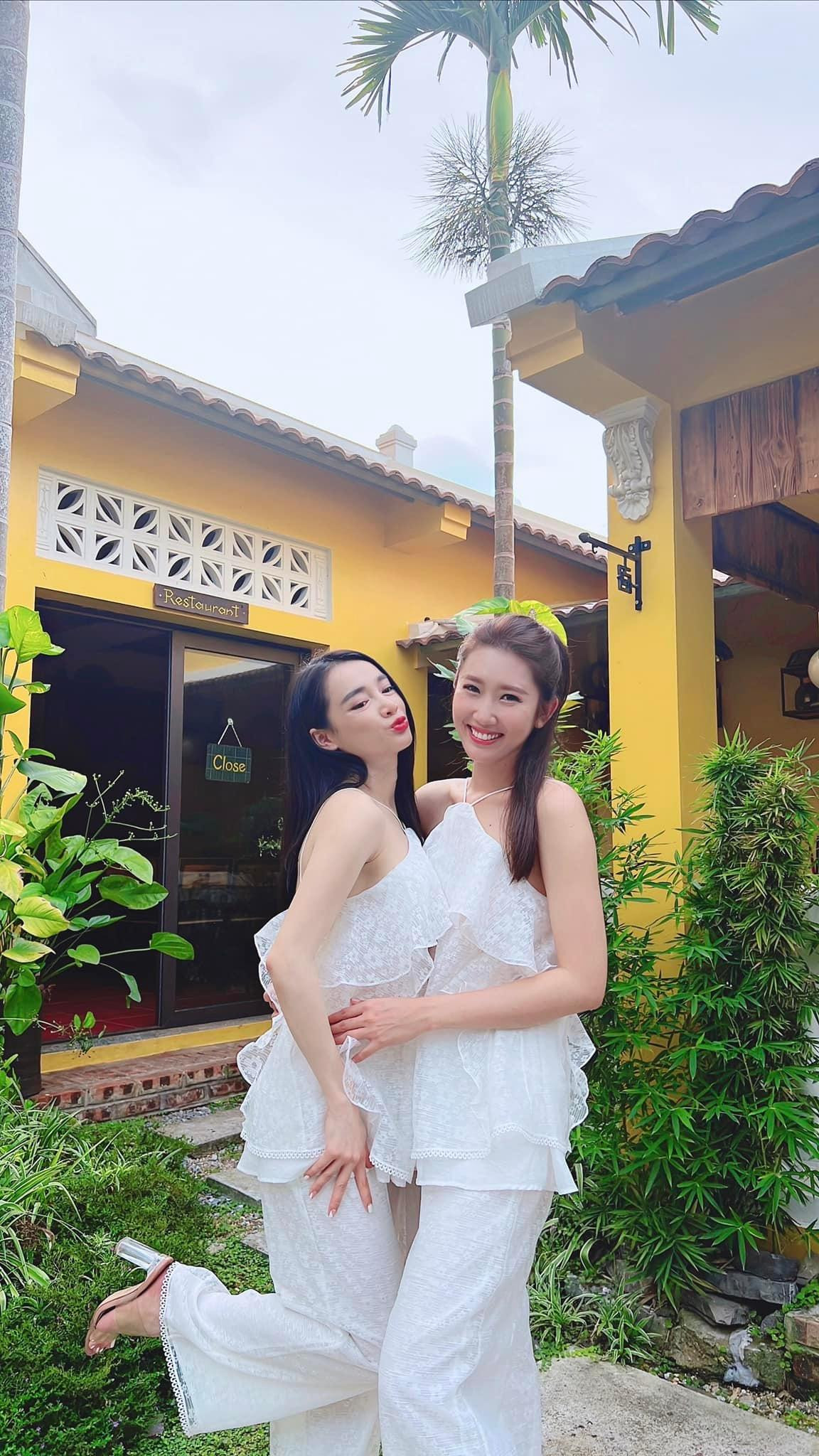 Ngoài đời, Thúy Ngân - Nhã Phương là đôi bạn thân thiết.