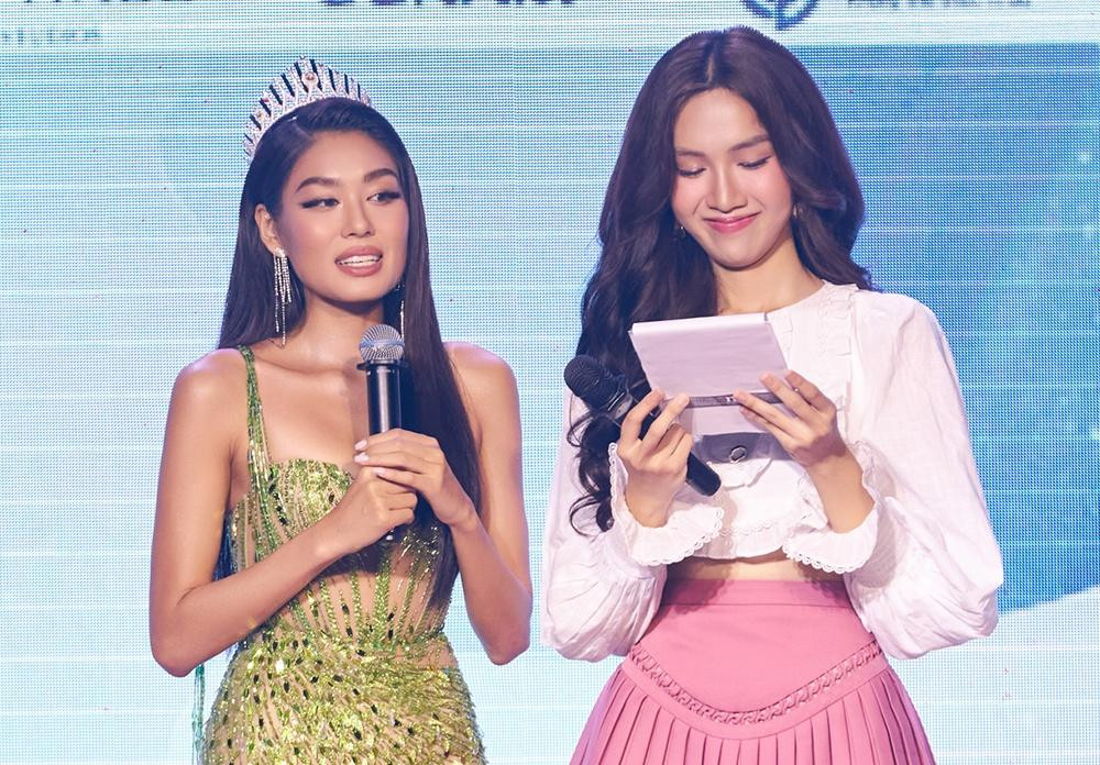 Nhật Hà làm MC tại fan meeting của Thảo Nhi Lê Nhật Hà làm MC tại fan meeting của Thảo Nhi Lê