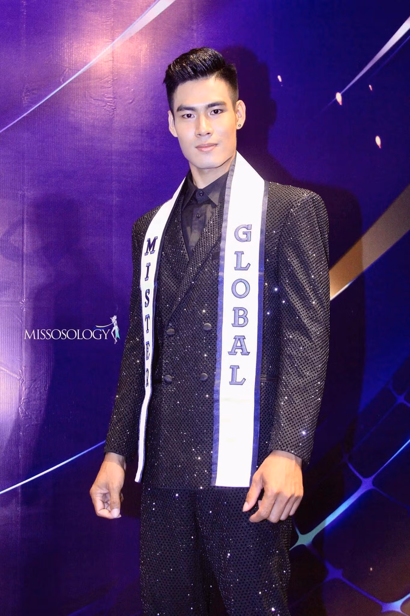 Nam vương Mister Global 2021 Danh Chiếu Linh Nam vương Mister Global 2021 Danh Chiếu Linh