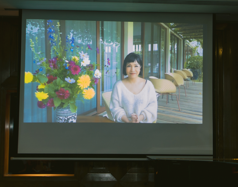 Do bận lịch trình ở Hà Nội, ca sĩ Mỹ Linh gửi lời chào thông qua video Do bận lịch trình ở Hà Nội, ca sĩ Mỹ Linh gửi lời chào thông qua video