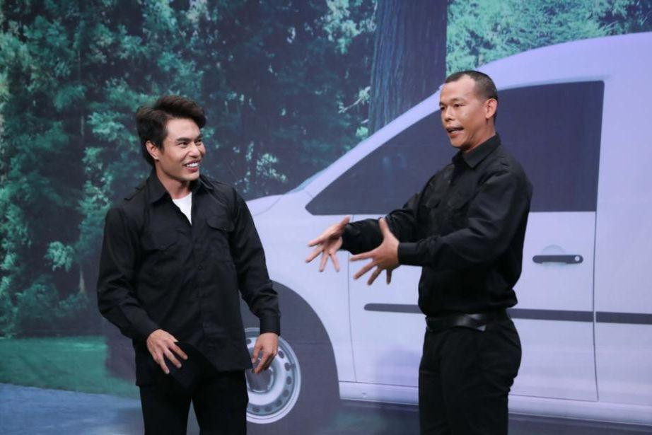 Dương Lâm và thủ môn Tấn Trường Dương Lâm và thủ môn Tấn Trường