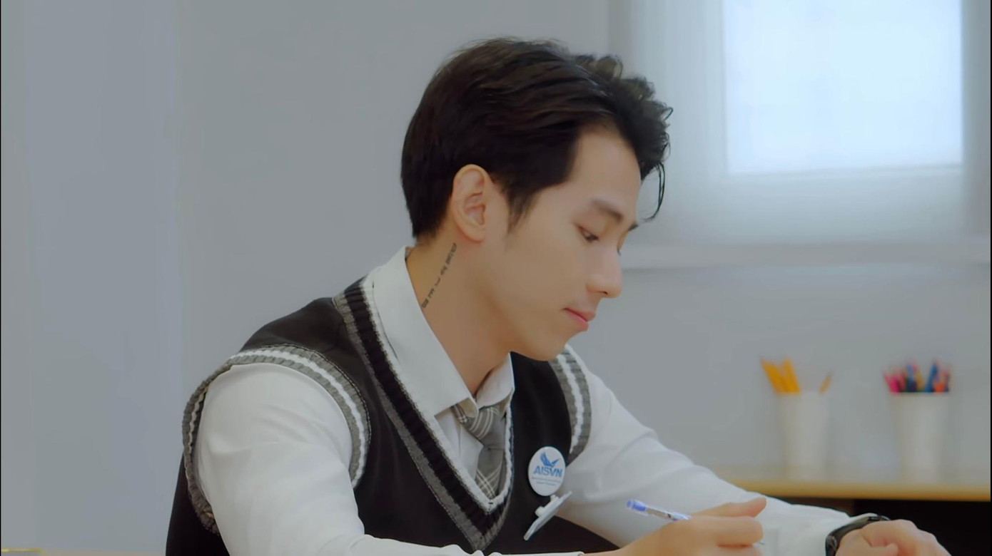 Tạo hình điển trai của Phú Thịnh trong phim Tạo hình điển trai của Phú Thịnh trong phim