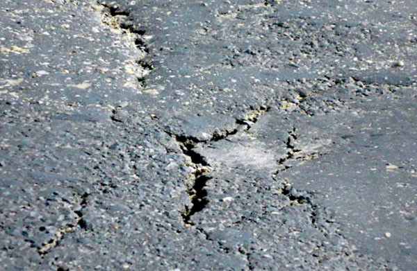 Nhiều vết rạn nứt
