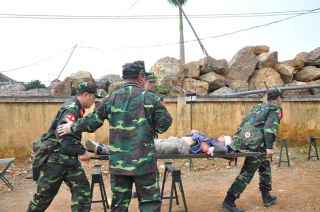  Người bị thương ngay lập tức được đội quân y cấp cứu 