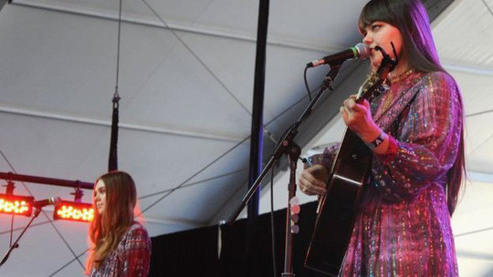 Showbiz 27/5: Hà Hồ đăng ảnh 'nhạy cảm' của Kim Lý gây xôn xao ảnh 5