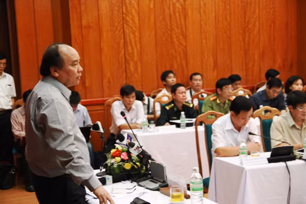 Phó thủ tướng yêu cầu ngành chức năng khẩn trương khắc phục hậu quả bão số 11. Ảnh: Nguyễn Huy