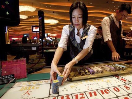 Bên trong một sòng bạc tại Macao. Ảnh minh họa: Bloomberg. Bên trong một sòng bạc tại Macao. Ảnh minh họa: Bloomberg