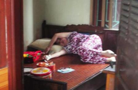  Chủ tiệm vàng kể lại giây phút đối mặt với băng cướp có súng ảnh 1