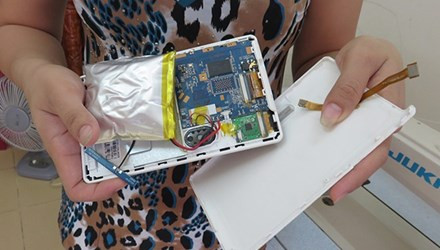 10 video ‘hot’: Thủ môn nhận thẻ đỏ vì 'sàm sỡ' đối phương ảnh 5