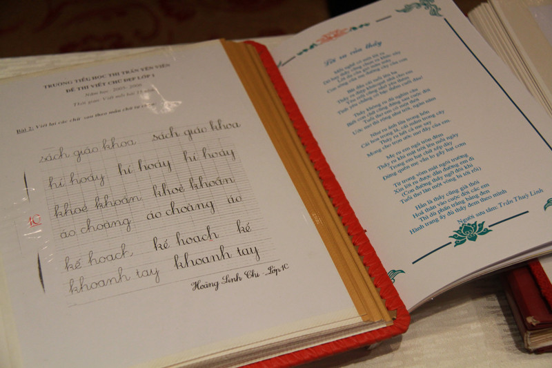 Thật ái ngại khi so sánh giữa kiến thức chính tả của lớp một và lớp 7. Ảnh: Trường Phong