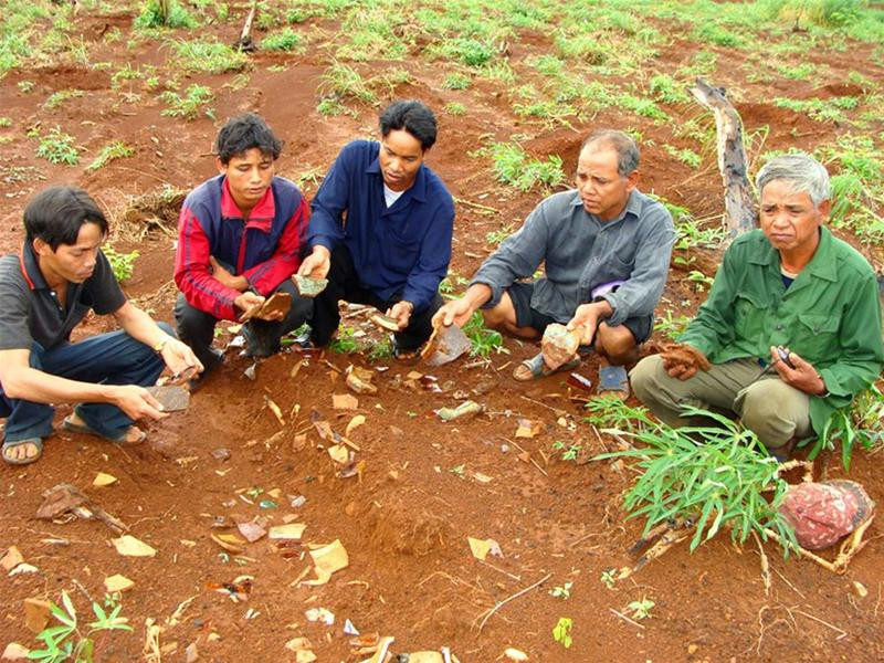 Chỗ bị giải tỏa này là nghĩa địa cũ của làng Busar