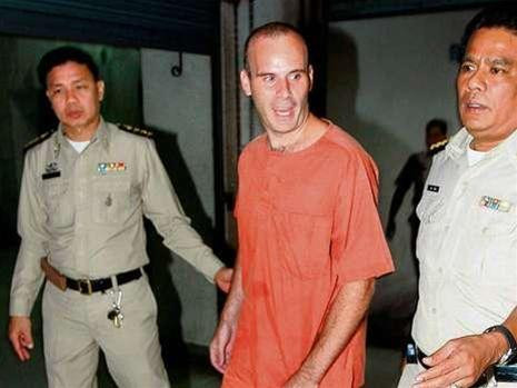 Tên Christopher N. bị dẫn giải vào phòng xử án (Bild)